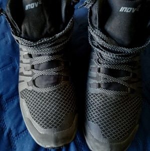 Inov8 325 Roclite trail runners